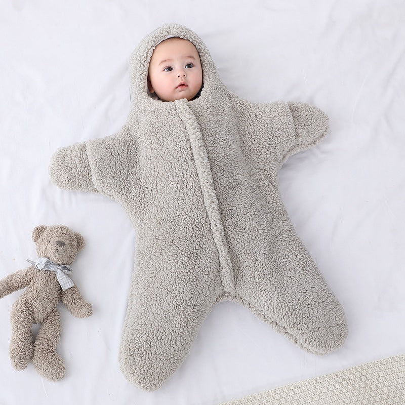 Adorable Baby Starfish Costume in soft, warm fabric – ideal for winter, featuring a cute starfish shape and versatile use as swaddle, sleeping bag, or stroller blanket