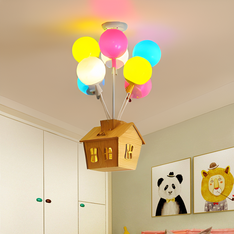 Floating House Lamp - Enchanting Ceiling Light for Kids' Rooms. Features a Charming Wooden House Suspended by Colorful Balloons for a Whimsical Effect. LED Light Source with Energy Efficiency and Long Lifespan. Ideal for Creating a Magical and Cozy Atmosphere. Nordic Modern Design with High-Quality Iron, Wood, and Acrylic Materials. Perfect for Children's Bedrooms and Playrooms.