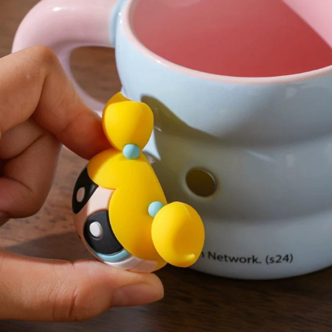Colorful 320ml kids' mug with wavy grip and detachable magnetic figure – Fun, interactive, and safe ceramic cup for toddlers and children. Perfect for milk, juice, or hot chocolate. Durable, non-toxic, and a great gift idea!
