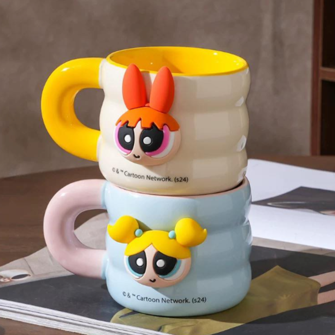 Colorful 320ml kids' mug with wavy grip and detachable magnetic figure – Fun, interactive, and safe ceramic cup for toddlers and children. Perfect for milk, juice, or hot chocolate. Durable, non-toxic, and a great gift idea!