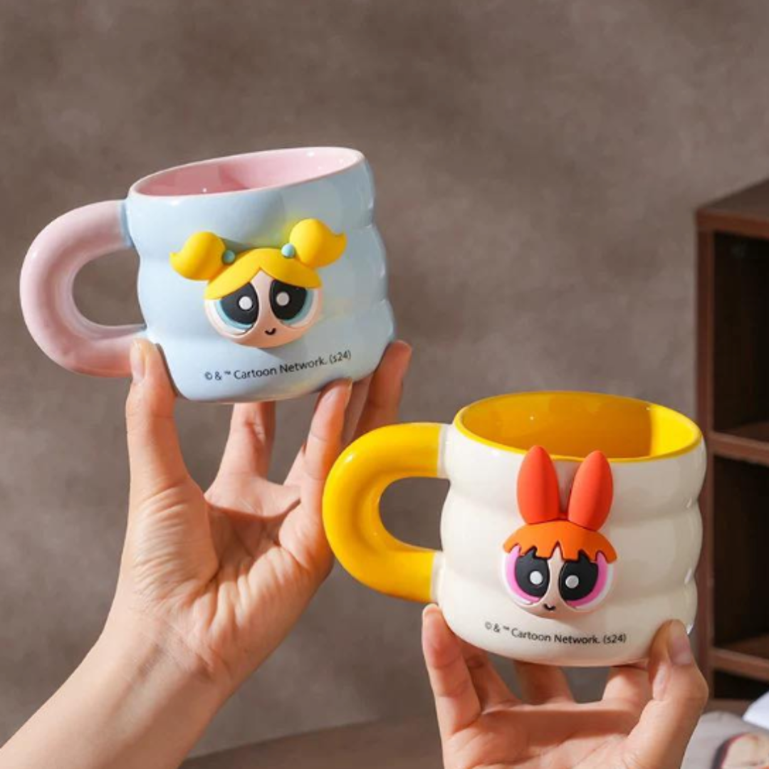 Colorful 320ml kids' mug with wavy grip and detachable magnetic figure – Fun, interactive, and safe ceramic cup for toddlers and children. Perfect for milk, juice, or hot chocolate. Durable, non-toxic, and a great gift idea!