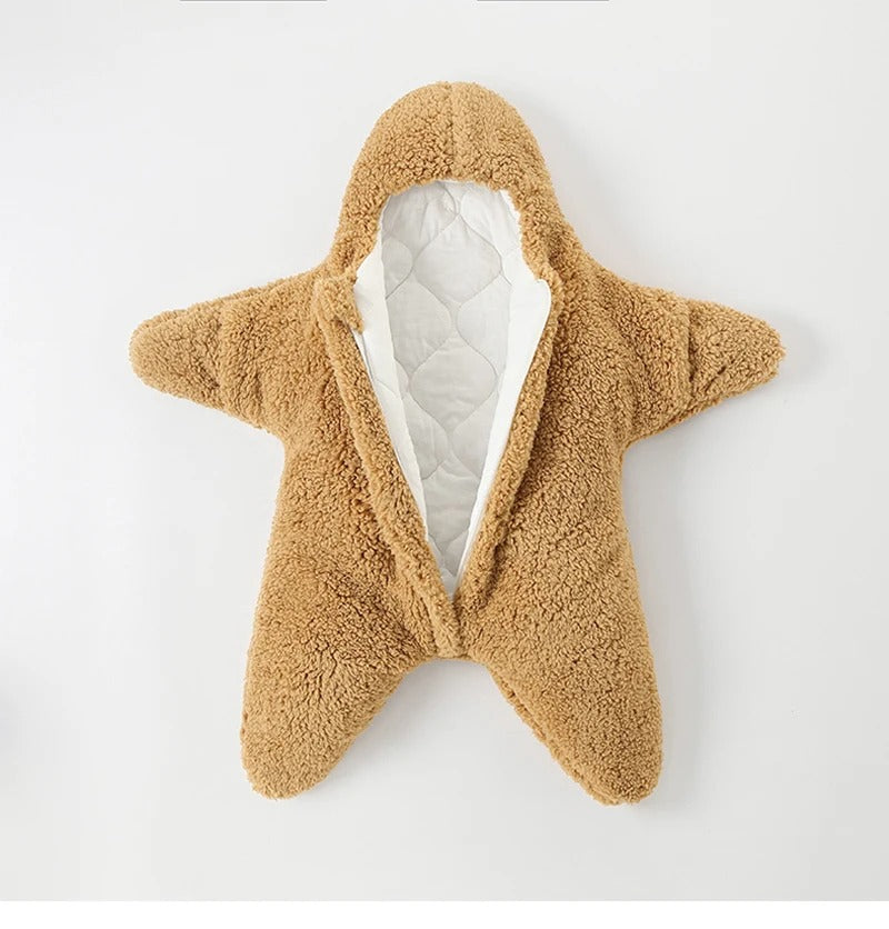 Adorable Baby Starfish Costume in soft, warm fabric – ideal for winter, featuring a cute starfish shape and versatile use as swaddle, sleeping bag, or stroller blanket