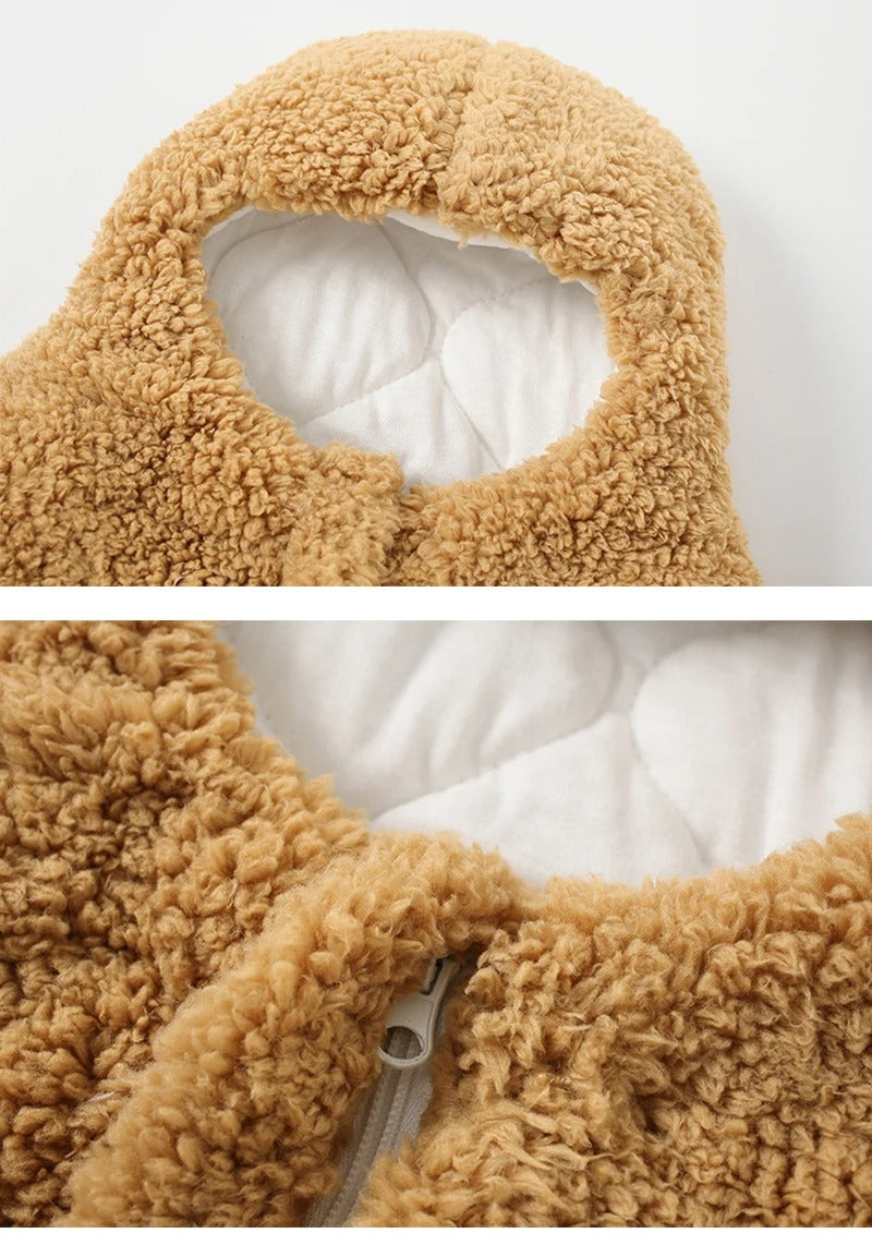 Adorable Baby Starfish Costume in soft, warm fabric – ideal for winter, featuring a cute starfish shape and versatile use as swaddle, sleeping bag, or stroller blanket