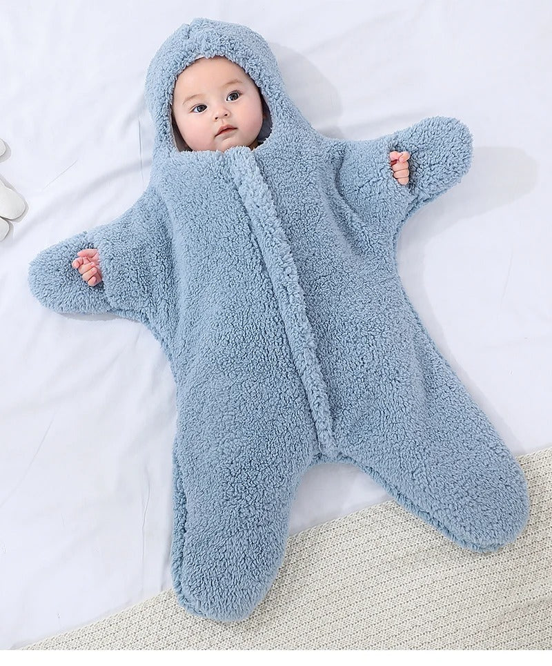 Adorable Baby Starfish Costume in soft, warm fabric – ideal for winter, featuring a cute starfish shape and versatile use as swaddle, sleeping bag, or stroller blanket