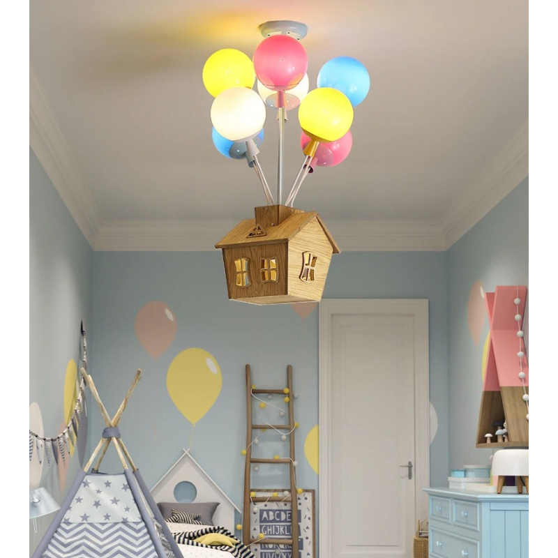 Floating House Lamp - Enchanting Ceiling Light for Kids' Rooms. Features a Charming Wooden House Suspended by Colorful Balloons for a Whimsical Effect. LED Light Source with Energy Efficiency and Long Lifespan. Ideal for Creating a Magical and Cozy Atmosphere. Nordic Modern Design with High-Quality Iron, Wood, and Acrylic Materials. Perfect for Children's Bedrooms and Playrooms.