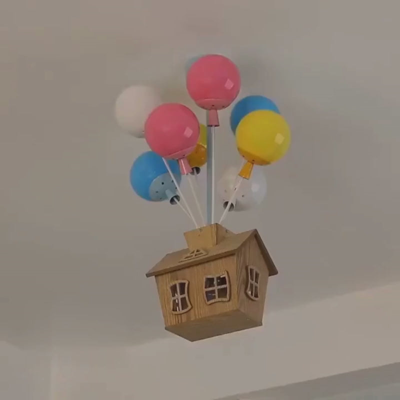 Floating House Lamp - Enchanting Ceiling Light for Kids' Rooms. Features a Charming Wooden House Suspended by Colorful Balloons for a Whimsical Effect. LED Light Source with Energy Efficiency and Long Lifespan. Ideal for Creating a Magical and Cozy Atmosphere. Nordic Modern Design with High-Quality Iron, Wood, and Acrylic Materials. Perfect for Children's Bedrooms and Playrooms.